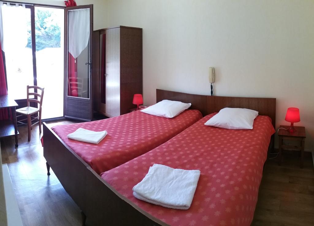 Acacias Hotel Motel วองเดส์ มองตาลิเวต์ ภายนอก รูปภาพ